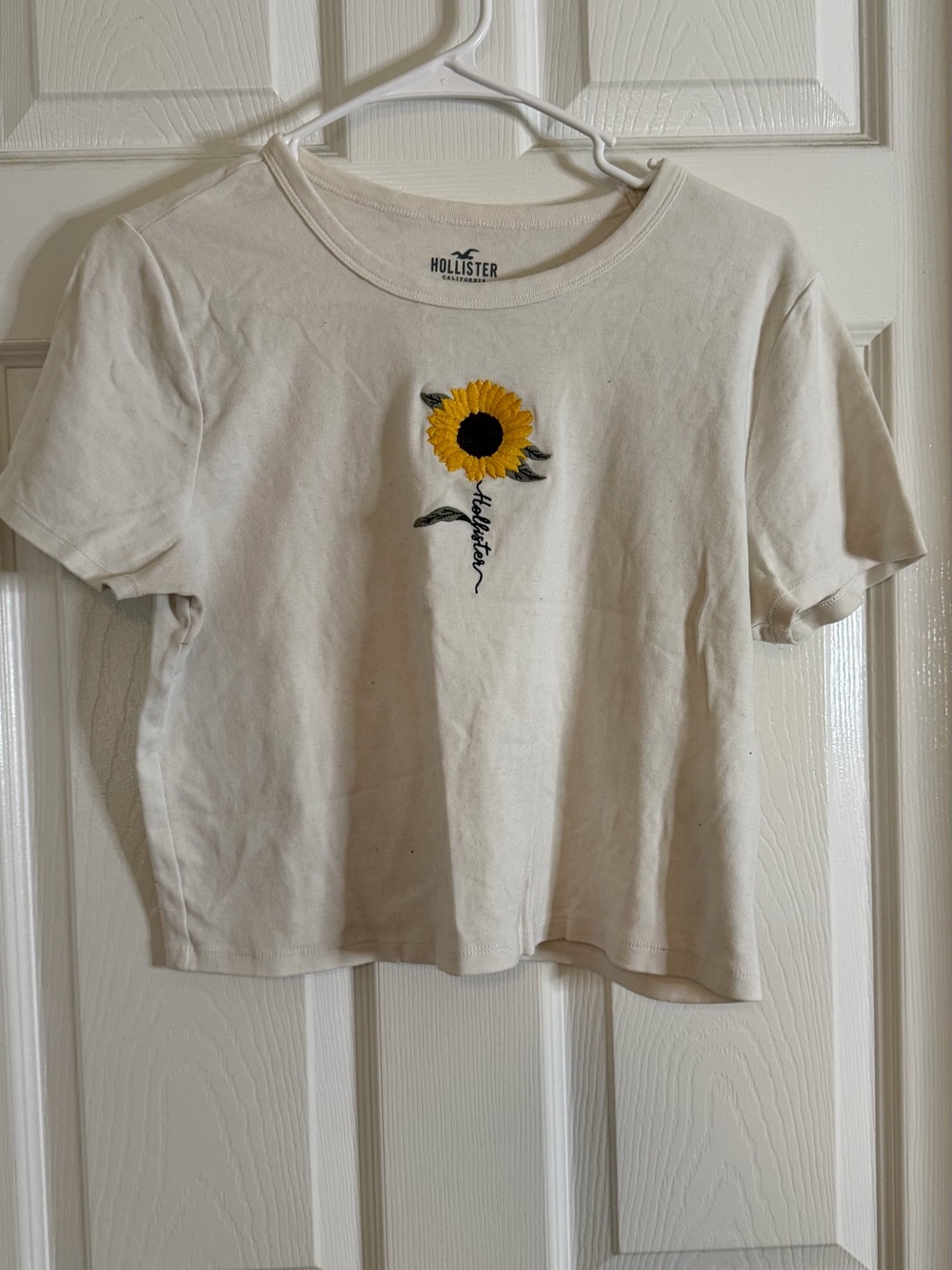 Hollister Cream Sunflower Appliqué Crop Tee